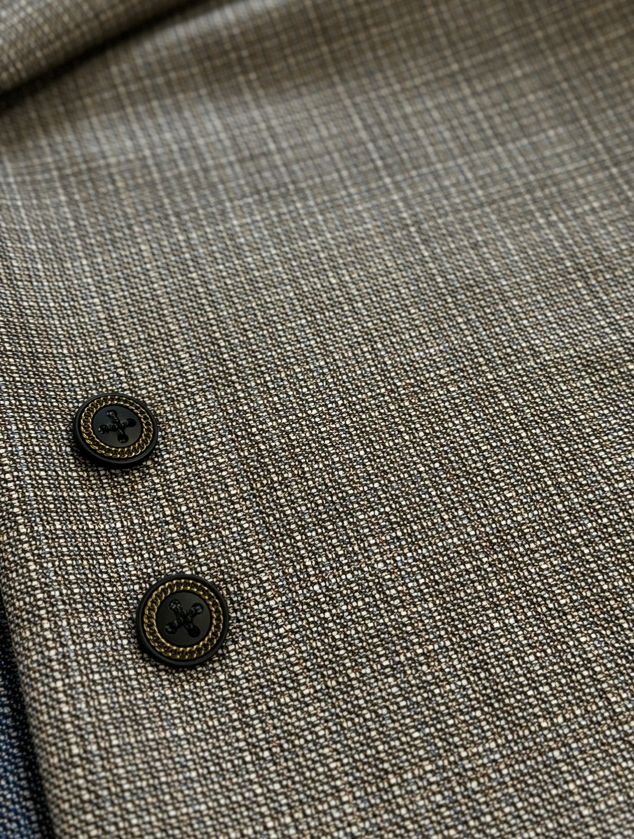 Wool-silk suiting fabric - Image 3