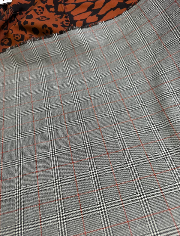 Wool suiting fabric - Image 5