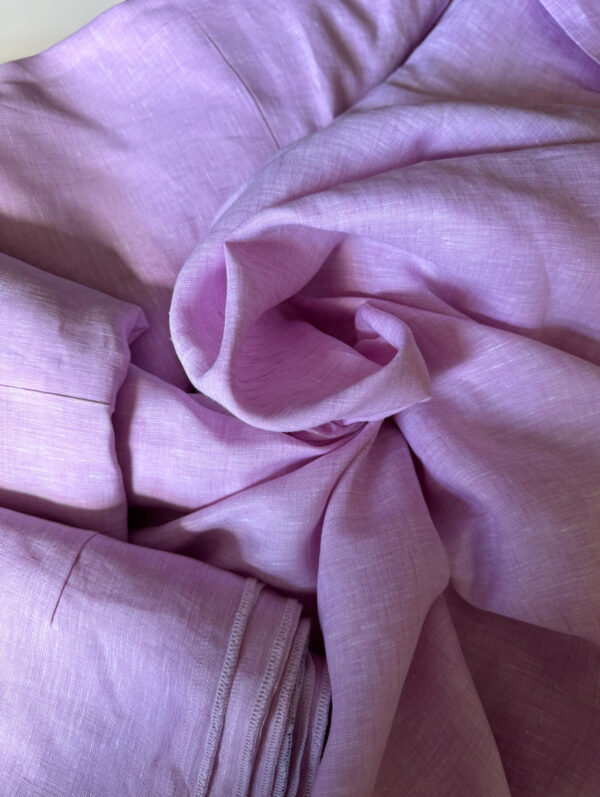 Branded lilac linen from L.Piana