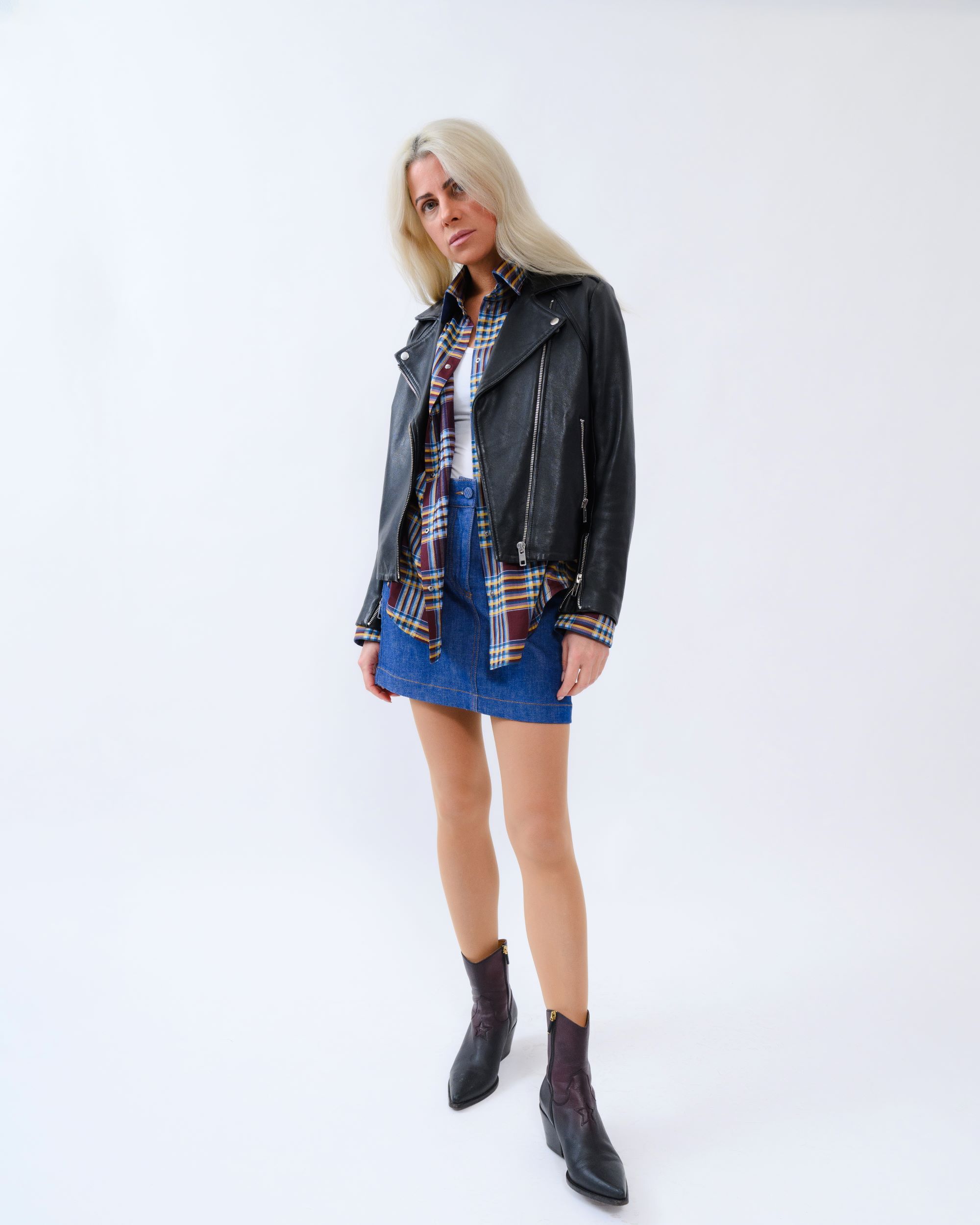 Autunno Rosso: Oversized Plaid Shirt in Burgundy - Image 7