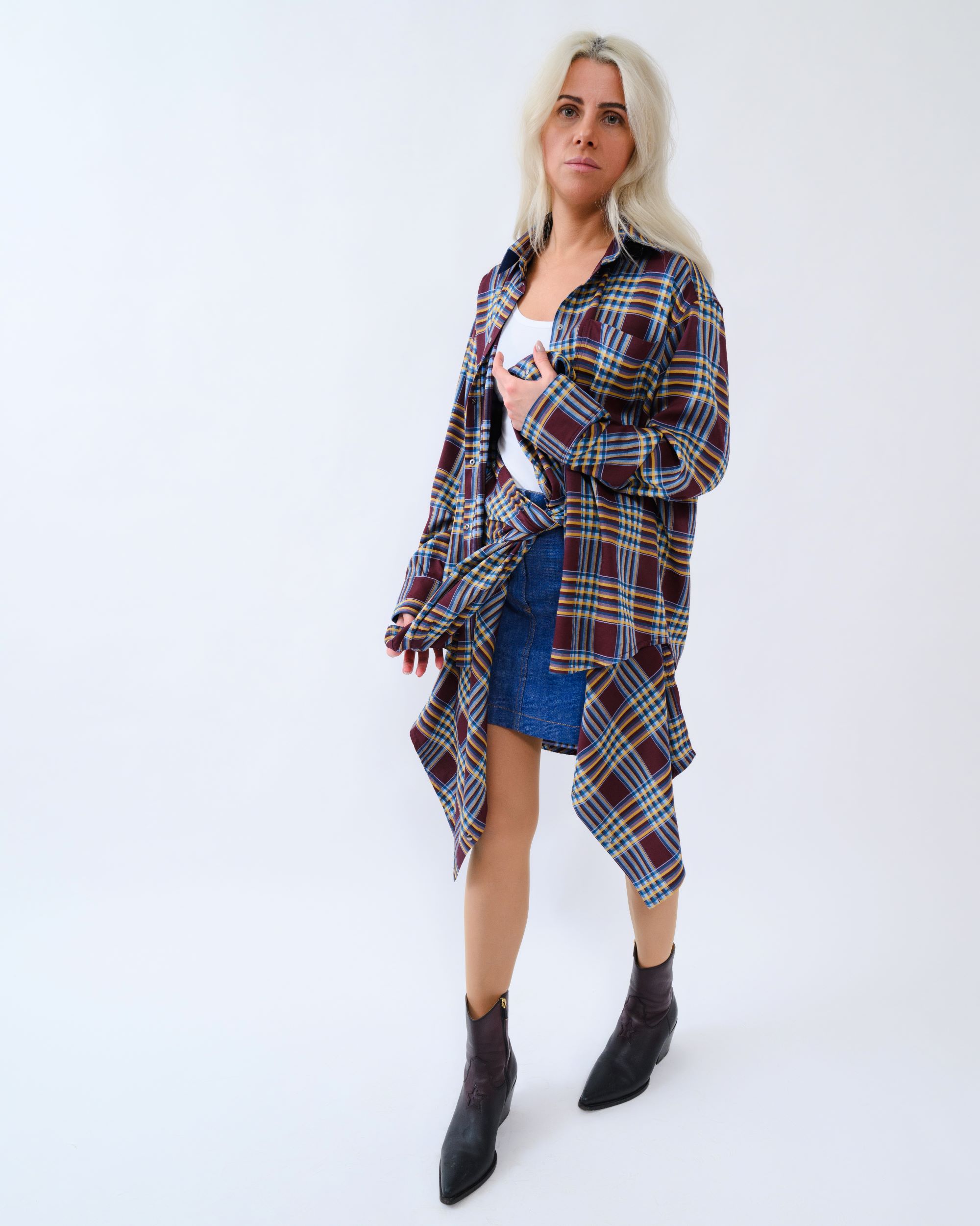 Autunno Rosso: Oversized Plaid Shirt in Burgundy - Image 10