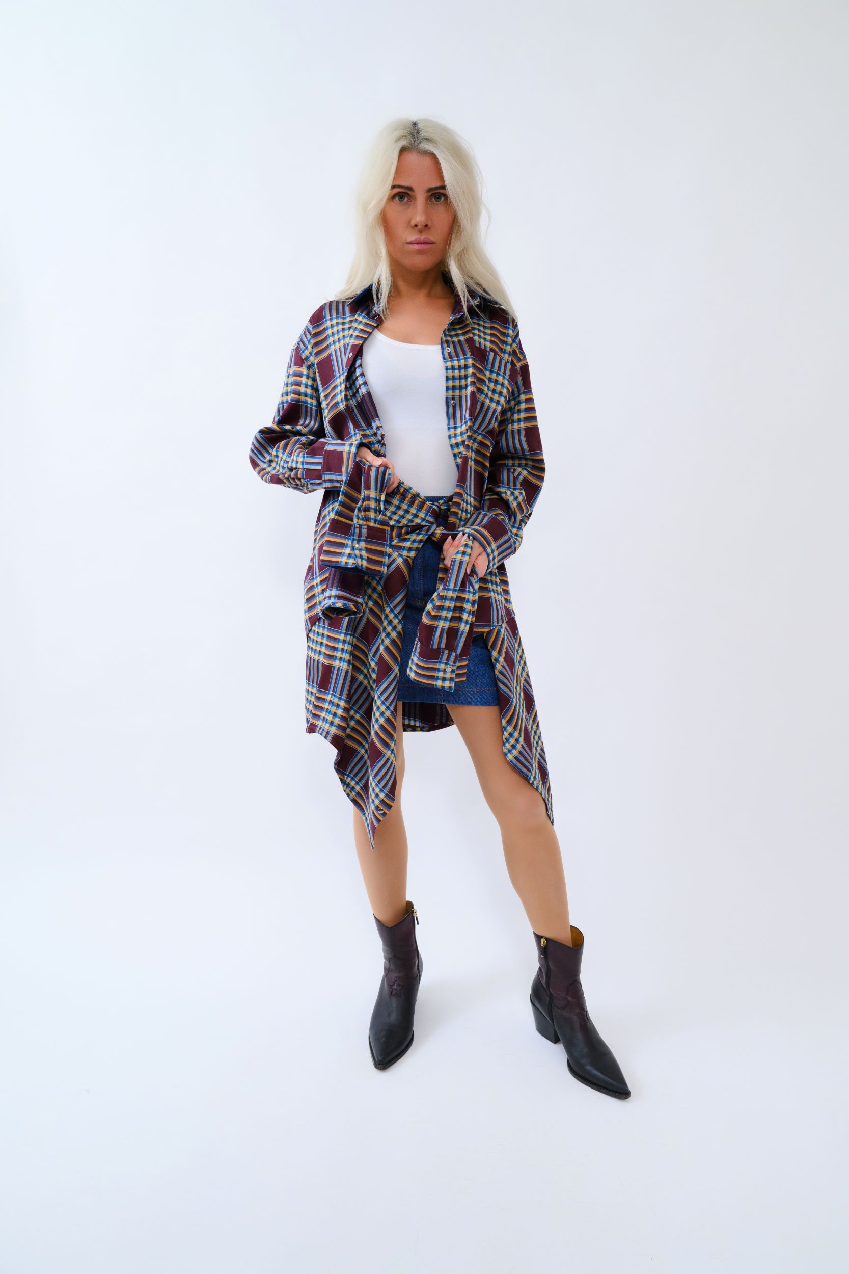 Autunno Rosso: Oversized Plaid Shirt in Burgundy - Image 9