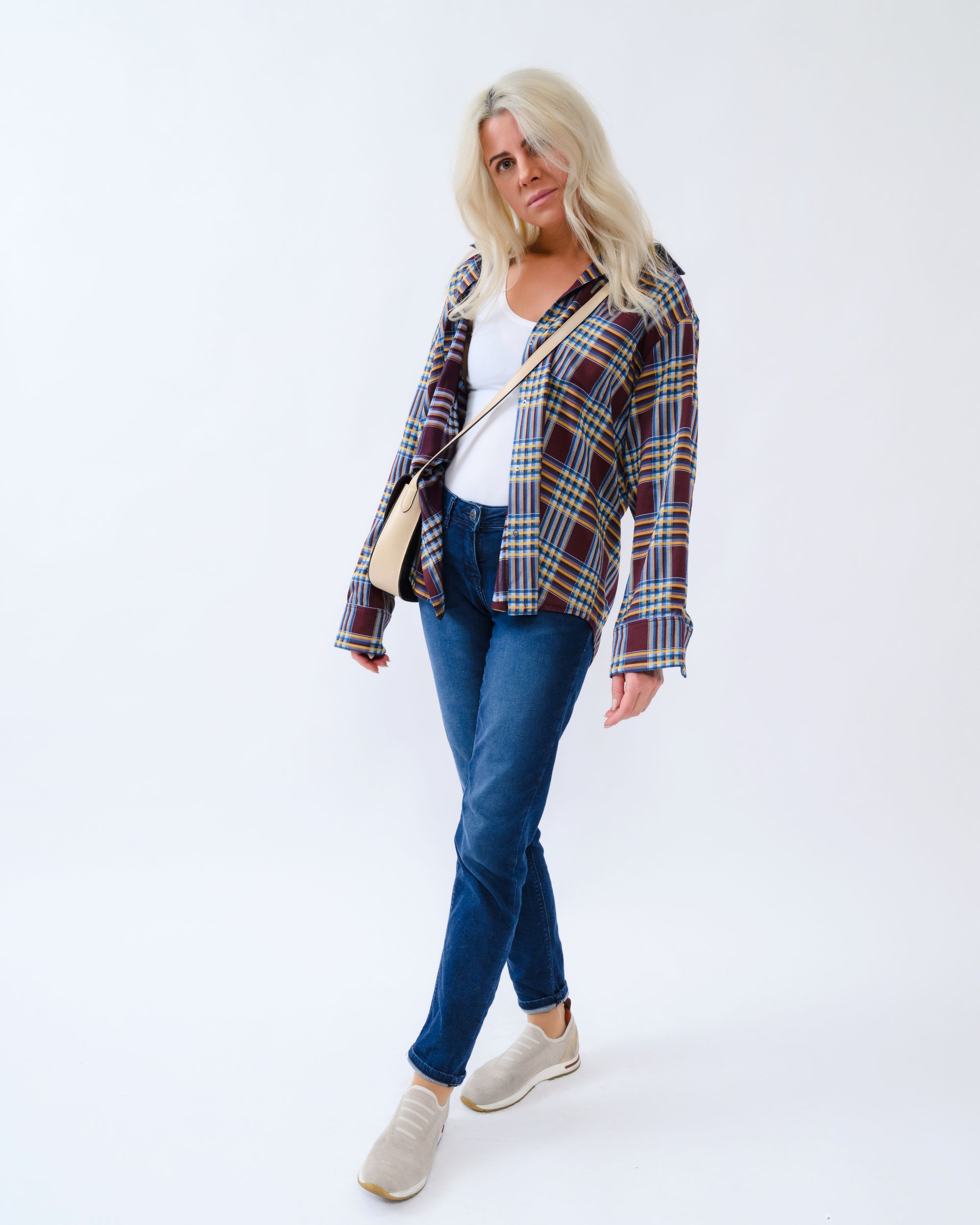 Autunno Rosso: Oversized Plaid Shirt in Burgundy - Image 6